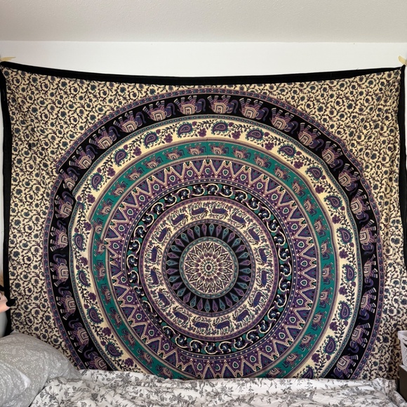 Large Mandalla Wall Tapestry - Picture 5 of 6